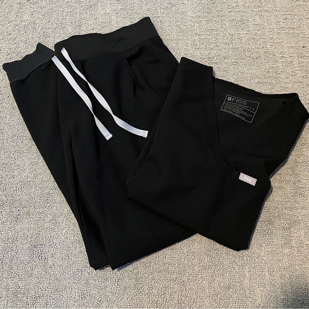 Figs Black Scrub Set